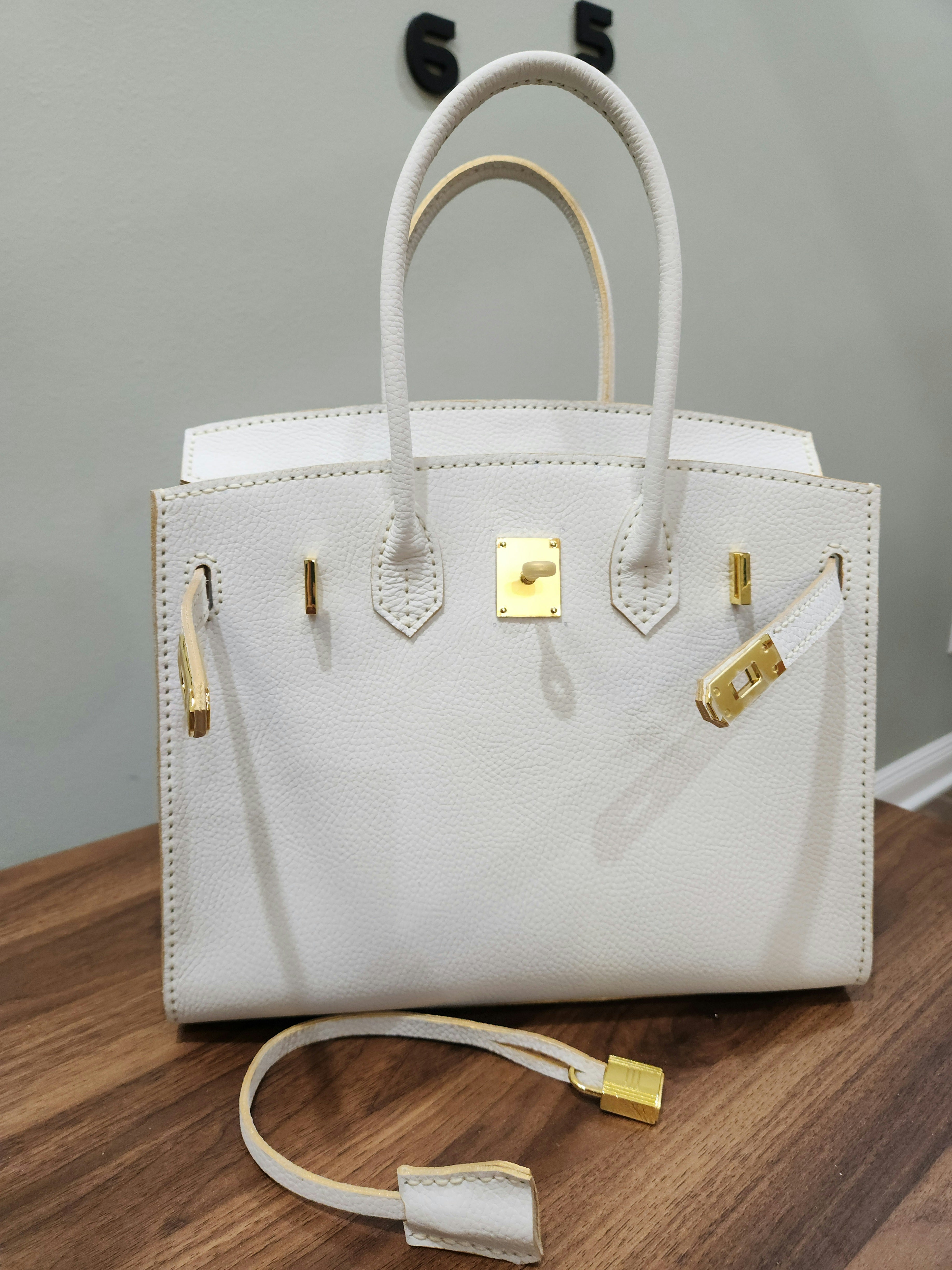 The Lumina Satchel