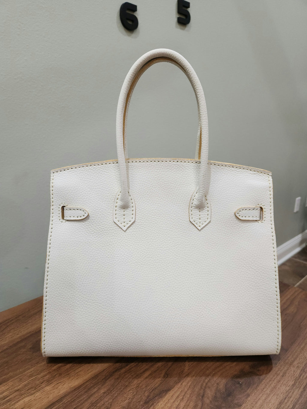 The Lumina Satchel