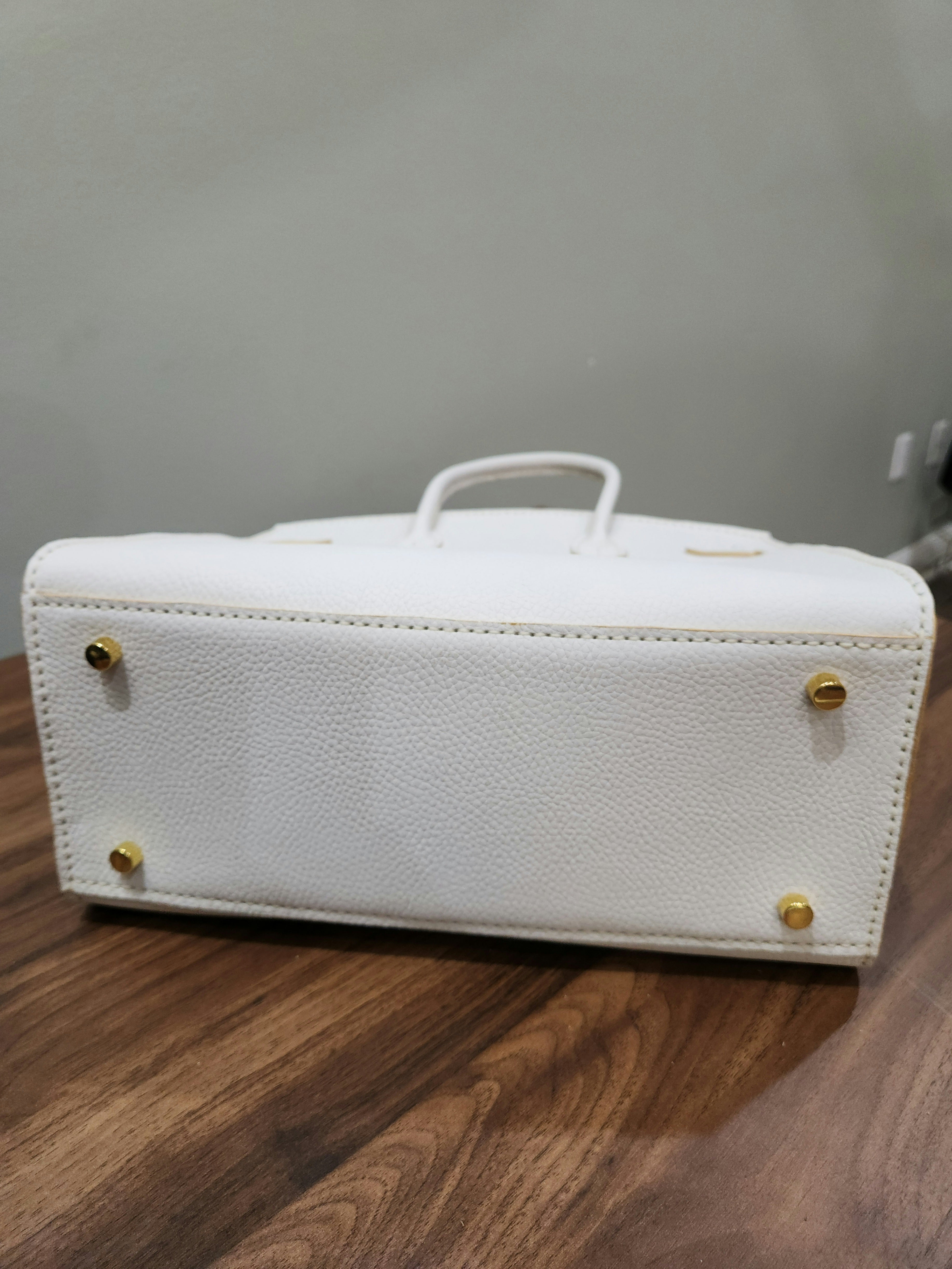 The Lumina Satchel
